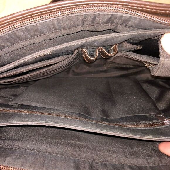 CARRYLAND AMERICA CROSSBODY PURSE 12x8x2.5 approximately Brown - Picture 8 of 8